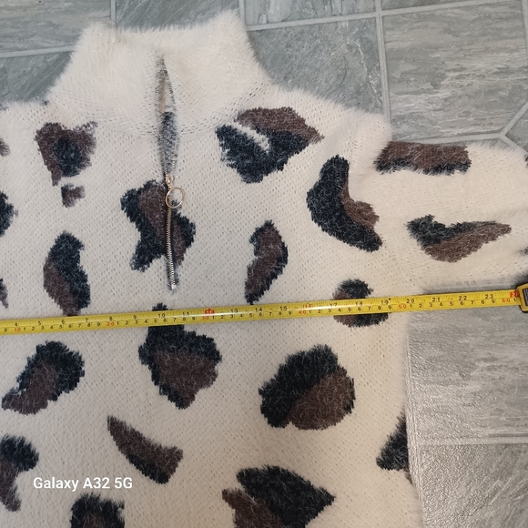 Entro Women Leopard Priht Fuzzy 1/4 Zip Pullover Size L Soft Textured Sweater - Picture 7 of 10